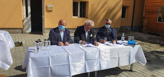 Omul de afaceri Jean Valvis şi managerul spitalului, Valentin Stan, au semnat actul de donație