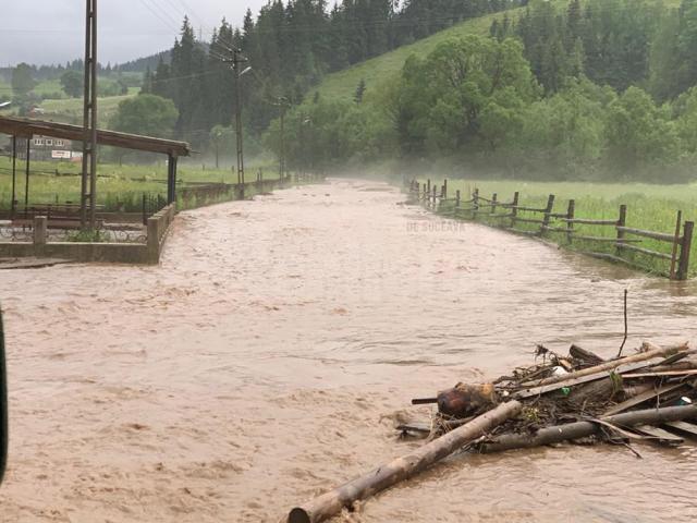 Drum județean distrus pe Valea Brodinei, în urma ploilor din timpul nopții