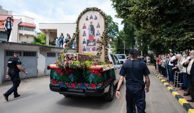 Procesiunea insotita de jandarmi pe strazile orasului