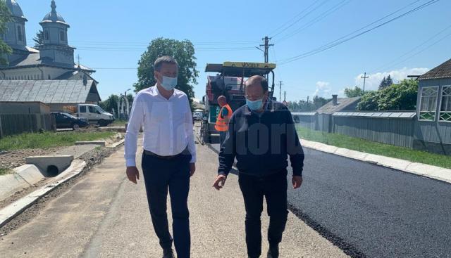 Gheorghe Flutur a inspectat lucrările la drumul Boroaia - Giulesti - limita cu județul Neamț