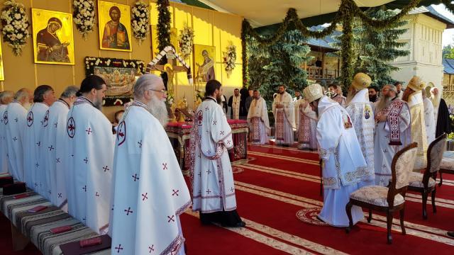 Slujba Arhiereasca de hramul Sfantului Stefan cel Mare de la Manastirea Putna