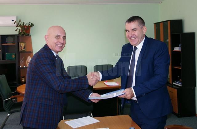 Vasile Asandei şi primarul orașului Siret, Adrian Popoiu