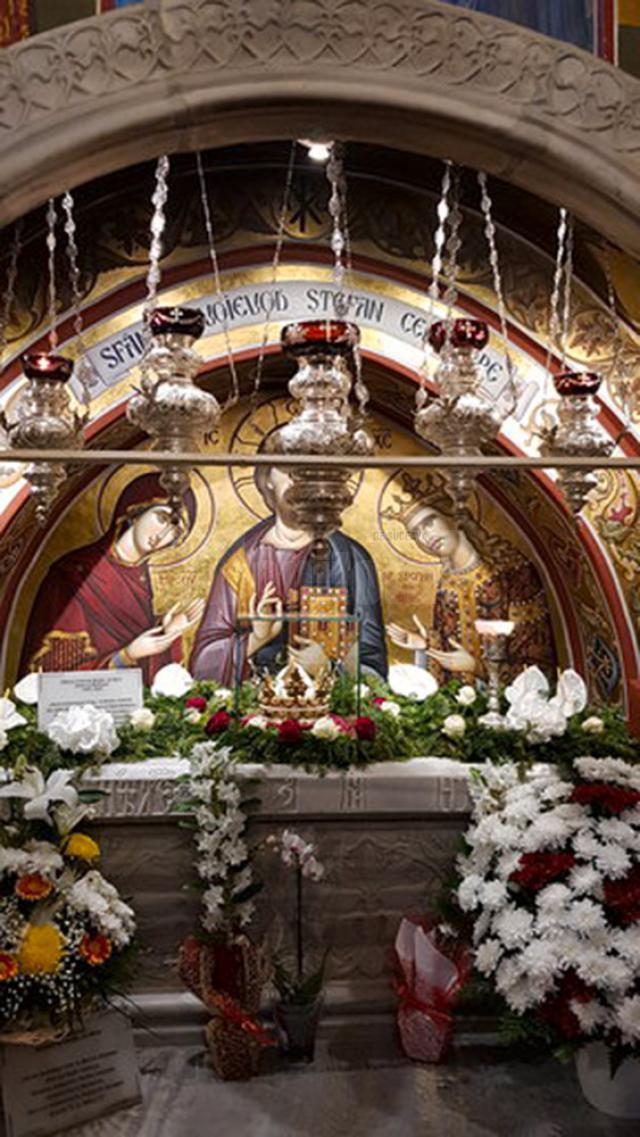 Credincioşii l-au sărbătorit ieri la Mănăstirea Putna pe Sfântul Ştefan cel Mare