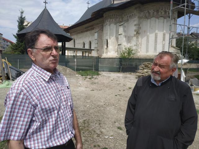 Mihai Bradu şi preotul Nicolae Horga