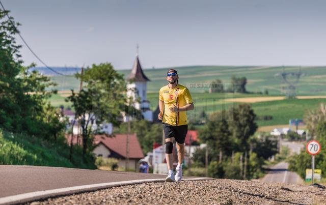 Ştefan Mandachi a parcurs pe jos 21 de km, după ce a pierdut un pariu - Foto Cătălin Urdoi