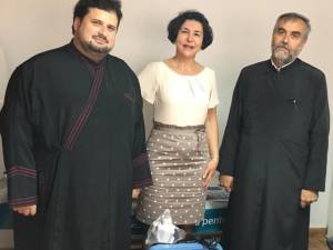 Preotul Georgian Rotar, dr Elena Iftimesei şi pr protop Adrian Dulgheriu