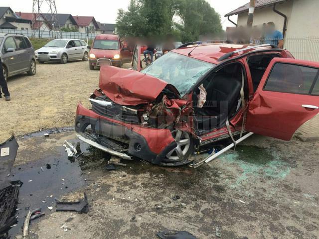 Un ”zmeu” cu mașină de Anglia și băut serios a provocat un accident cu trei răniți