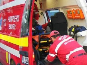 Șapte persoane au ajuns la spital, după un accident provocat de un șofer grăbit