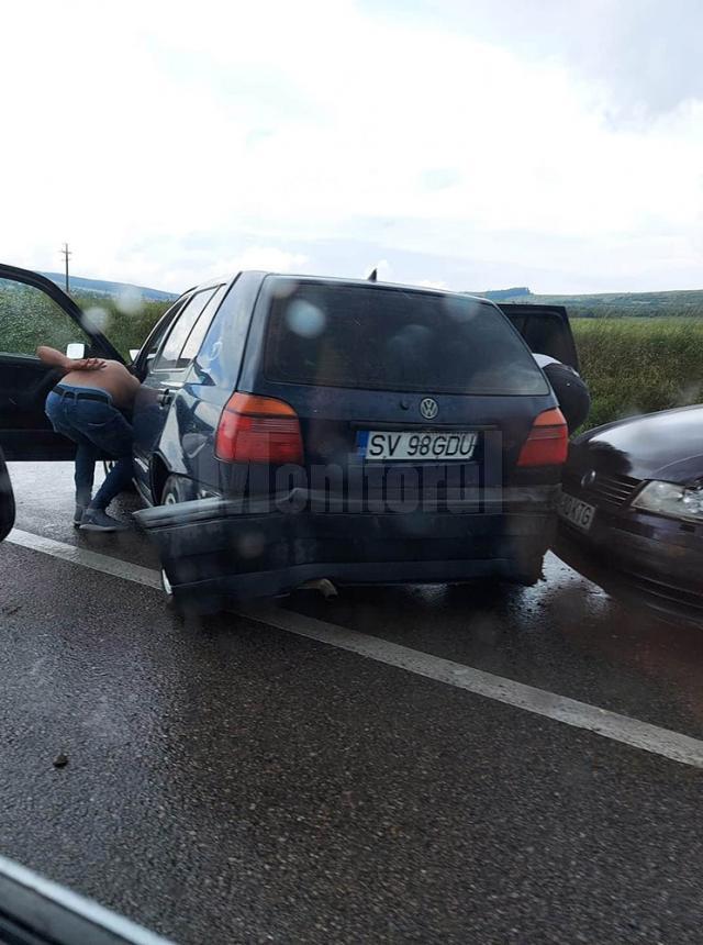 Șase mașini, implicate într-un accident pe E 85