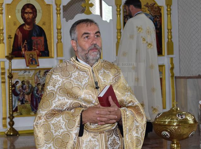 Preotul protopop de Fălticeni Adrian Dulgheriu