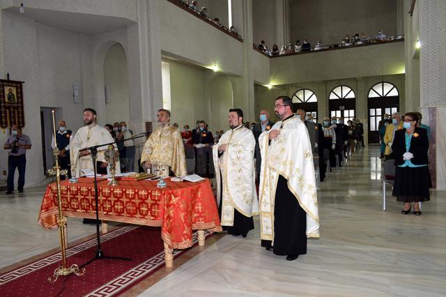 Nuntă de aur la Catedrala „Învierea Domnului” din Fălticeni