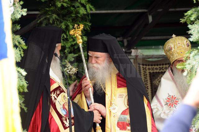 Arhiepiscopul Calinic a primit Toiagul Arhieresc