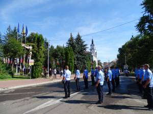 Ziua Imnului, sărbătorită la Suceava cu măștile pe față, în Piața Steagurilor 3