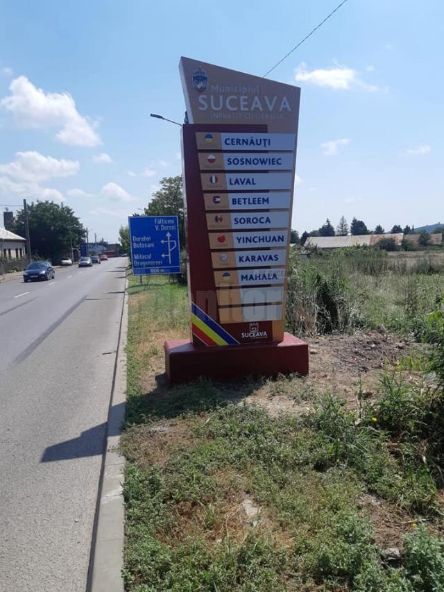 Cinci totemuri luminoase s-au montat la intrarile in municipiul Suceava 3