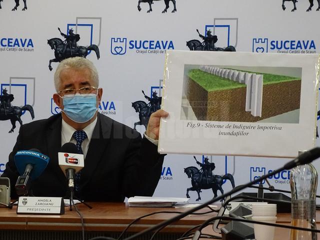 Primarul Ion Lungu a prezentat cele trei soluții propuse de specialiști pentru consolidarea malului pe care se amenajează noua zonă de agrement a Sucevei