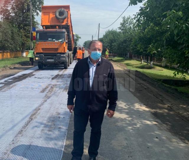 Gheorghe Flutur a inspectat lucrările de modernizare a mai multor drumuri județene