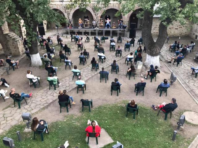 Spectacolul concert „PiSiCi”, sâmbătă, în curtea interioară din Cetatea de Scaun Suceava