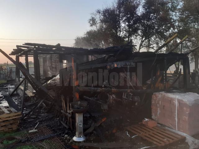 Pagube în urma incendiului la gospodăria din Vicovu de Sus