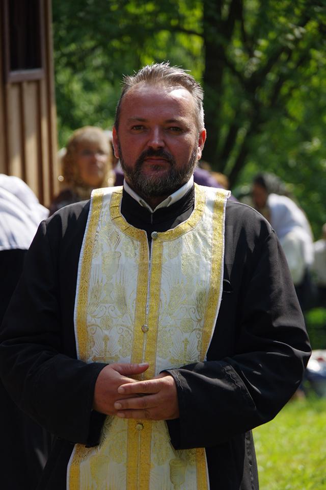 Părintele Gheorghe Marișca, parohul lăcașului