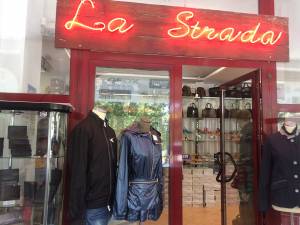 Colecții faimoase de încălțăminte, la prețuri incredibile, în magazinele „La Strada” din Suceava