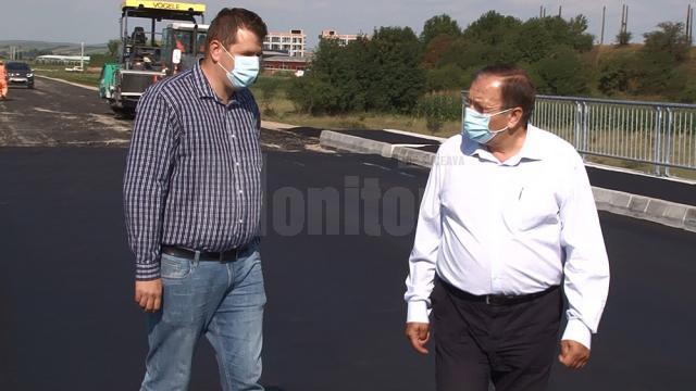 Gheorghe Flutur a discutat cu reprezentantul firmei care construiește șoseaua de centură a municipiului Rădăuți
