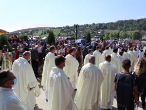 Procesiunea religioasă de la Hramul Sanctuarului Sfintei Fecioare Maria de la Cacica 2