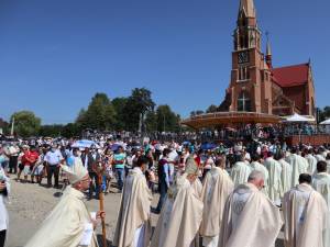 Procesiunea religioasă de la Hramul Sanctuarului Sfintei Fecioare Maria de la Cacica 4