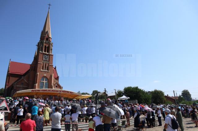 Hramul Sanctuarului Sfintei Fecioare Maria de la Cacica, sărbătorit de peste 1.000 de credincioși