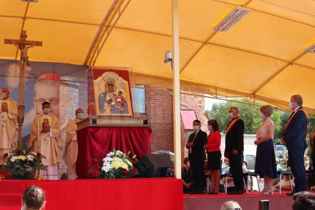 Oficialitățile locale și reprezentanții minorității polone din România la Hramul Sanctuarului Sfintei Fecioare Maria de la Cacica