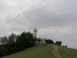 Colina manastirii Hagigadar, urcata de credinciosi pentru implinirea dorintelor