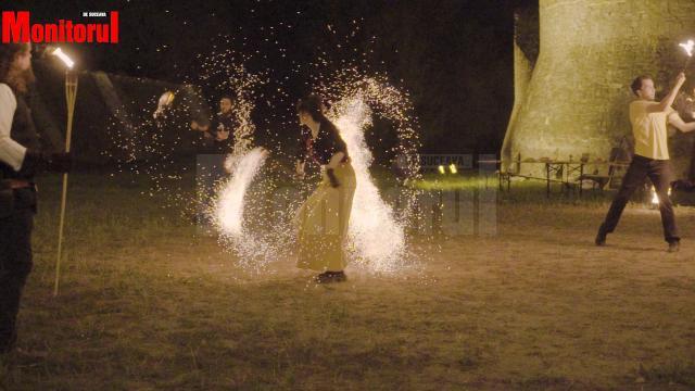 Spectacolele cu foc ale Ordinului Solomonarilor au luminat două seri la rand șanțurile Cetății