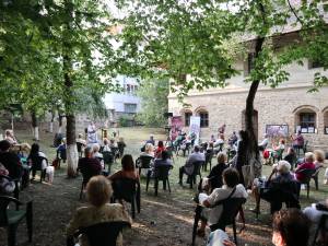Povești cu tâlc și muzică veche au răsunat în curtea Hanului Domnesc, unde Doina Lavric-Parghel a lansat albumul „Povestea Soarelui” 1