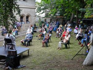 Povești cu tâlc și muzică veche au răsunat în curtea Hanului Domnesc, unde Doina Lavric-Parghel a lansat albumul „Povestea Soarelui” 3