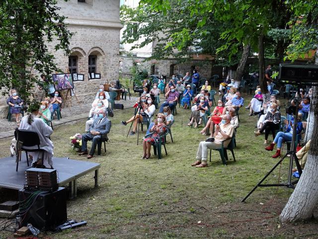 Povești cu tâlc și muzică veche au răsunat în curtea Hanului Domnesc, unde Doina Lavric-Parghel a lansat albumul „Povestea Soarelui” 3