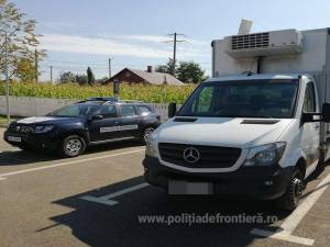 Autoutilitara Mercedes stop Siret