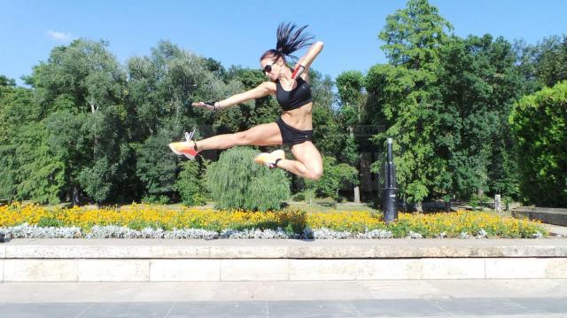 O campioana mondială la bikini fitness, Olivia Stan, candidează pentru funcția de primar în Rădăuți (FOTO)
