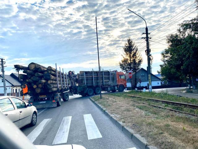 Camionul oprit la Rădăuți