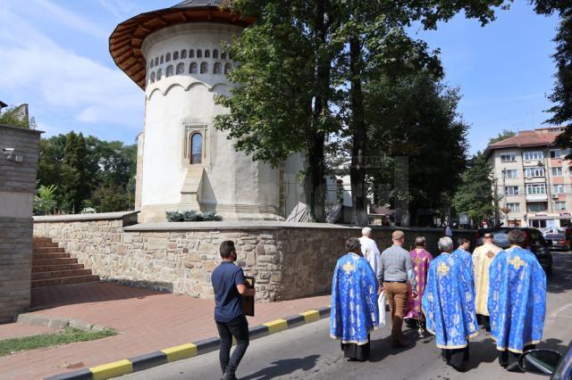 Marius Cernescu și fiica sa, Cosmina, conduși pe ultimul drum de sute de oameni îndurerați