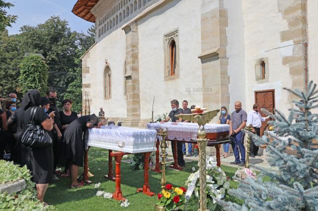 Slujba de înmomântare pentru Marius Cernescu și fiica sa a fost făcută la Biserica Sf. Înviere, în aer liber