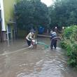Curti inundate la Radauti in urma ploii abundente