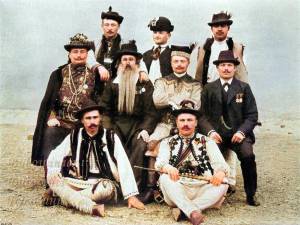 Nouă etnii care trăiau în Bucovina, într-o fotografie veche de 118 ani - sursa Historic Photographs