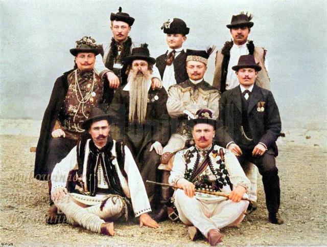 Nouă etnii care trăiau în Bucovina, într-o fotografie veche de 118 ani - sursa Historic Photographs