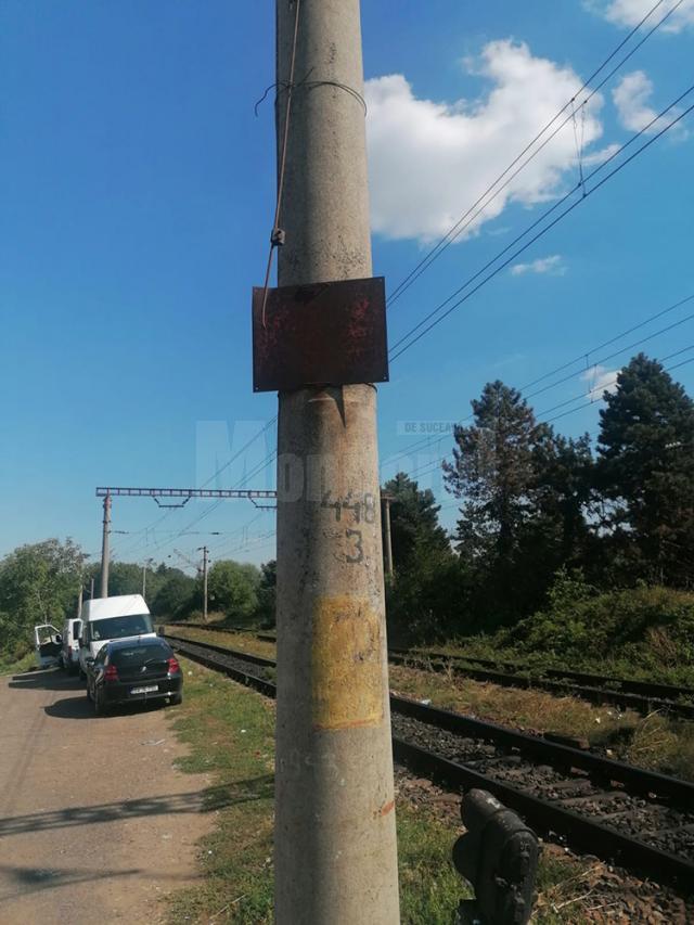 Bărbat accidentat grav în timp ce traversa calea ferată pe sub pasarela de la Ițcani