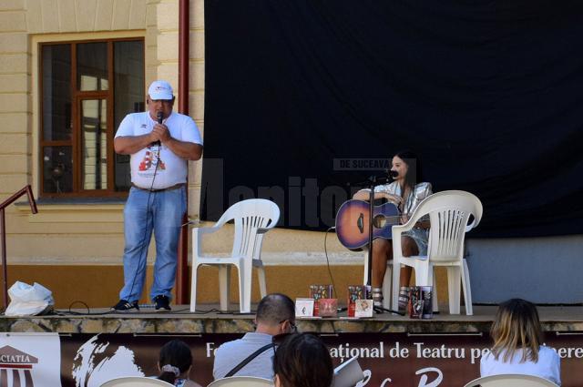 Spectacol de poezie şi muzică cu Sorin Poclitaru și Ştefania Iacob