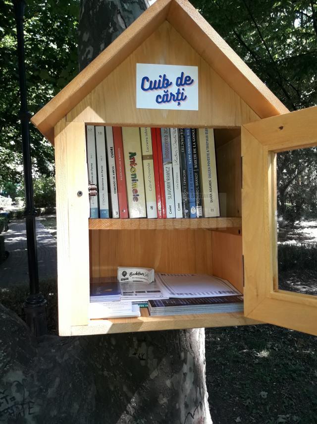 Două „cuiburi de cărți” amplasate în Parcul „Bogdan Vodă” și în parcul central din Rădăuți