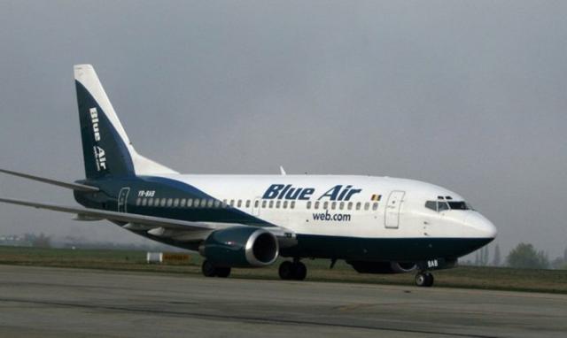 Pasageri lăsați pe Aeroportul din Salcea de compania Blue Air, deși aveau bilete cumpărate de luni bune Foto desteptarea.ro