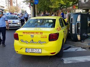 Mașina condusă de preot s-a rasturnat. Foto Ziarul de Iași