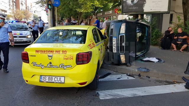 Maşina condusă de preot s-a răsturnat Sursa foto Ziarul de Iași