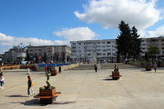 Piața centrală din Fălticeni a fost modernizată cu fonduri de la bugetul local