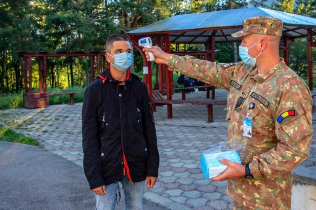 Purtarea măștii este obligatorie    Foto Laurențiu Sbiera și Georgiana Lupu